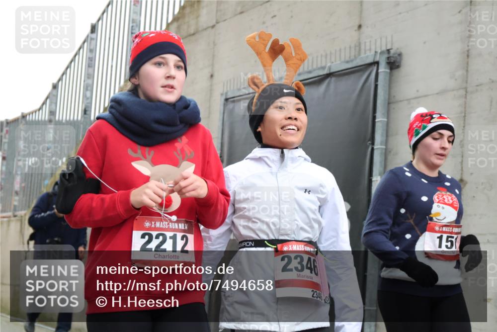 08.12.2024 - St. Pauli X-Mass-Run No. 14 H.Heesch http://msf.ph/oto/7494658 08.12.2024 10:07:17 Ziel 151, 719, 1940, 2003, 2062, 2212, 2346, 2755, 3083, 3337, 3343, 129, 151, 2208, 2212, 2346, 2843, 2861, 2888 meine-sportfotos.de