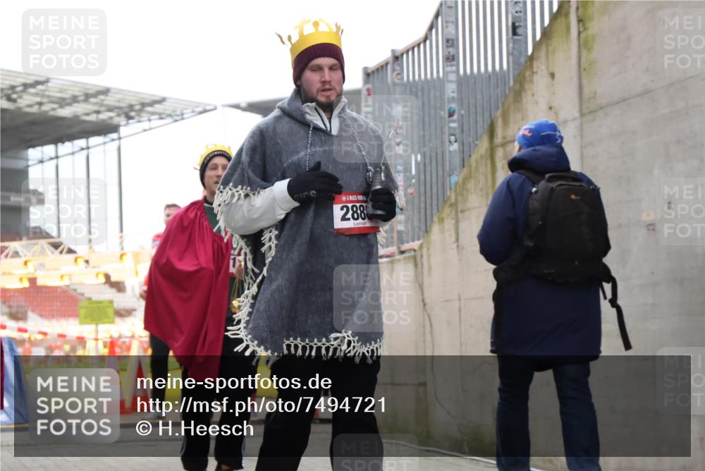 08.12.2024 - St. Pauli X-Mass-Run No. 14 H.Heesch http://msf.ph/oto/7494721 08.12.2024 10:07:20 Ziel 151, 719, 1940, 2062, 2212, 2346, 3083, 3337, 3343, 129, 165, 2099, 2208, 2843, 2861, 2888, 3338, 3342 meine-sportfotos.de