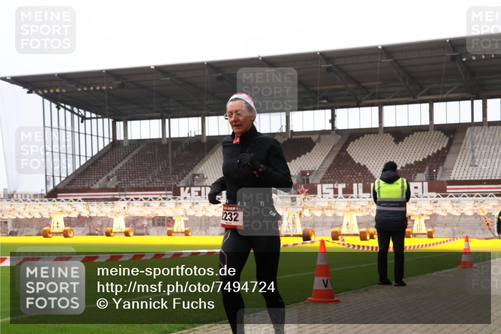 08.12.2024 - St. Pauli X-Mass-Run No. 14 Yannick Fuchs http://msf.ph/oto/7494724 08.12.2024 10:54:23 Ziel 2232 meine-sportfotos.de