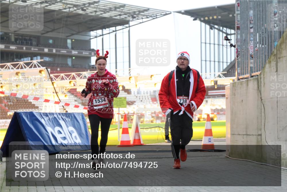 08.12.2024 - St. Pauli X-Mass-Run No. 14 H.Heesch http://msf.ph/oto/7494725 08.12.2024 09:59:25 Ziel 2983, 738, 1534, 1874, 3293 meine-sportfotos.de