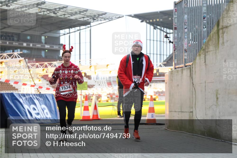 08.12.2024 - St. Pauli X-Mass-Run No. 14 H.Heesch http://msf.ph/oto/7494739 08.12.2024 09:59:25 Ziel 2983, 738, 1534, 1874, 3293 meine-sportfotos.de