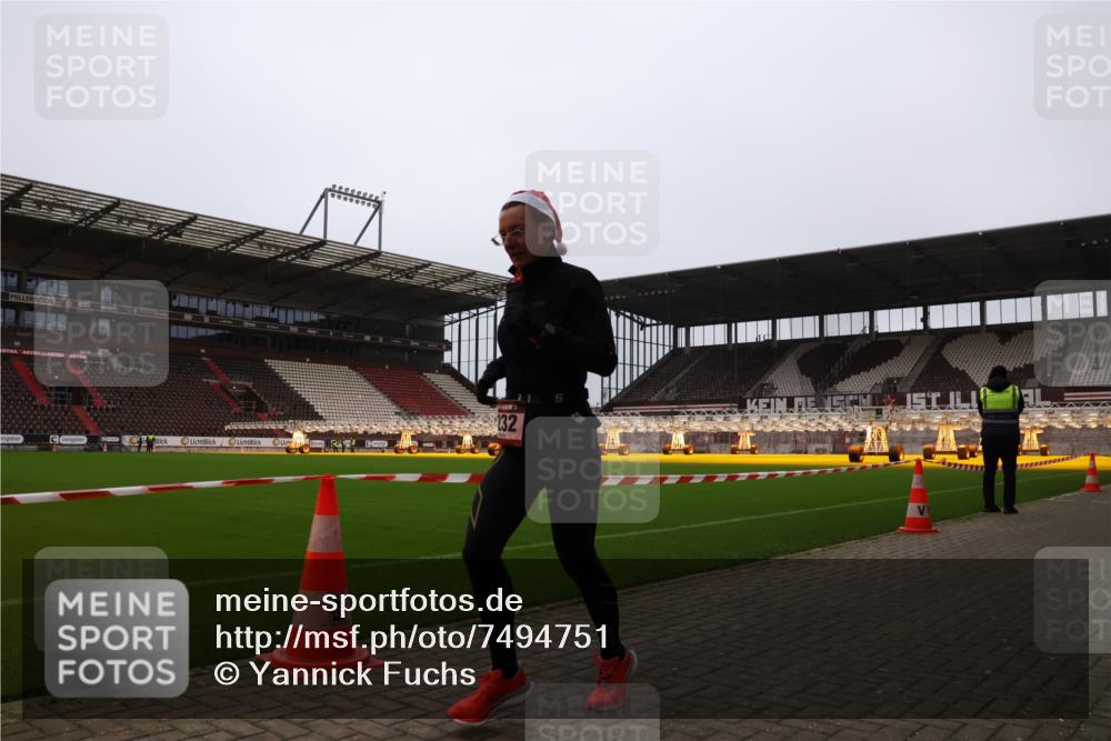 08.12.2024 - St. Pauli X-Mass-Run No. 14 Yannick Fuchs http://msf.ph/oto/7494751 08.12.2024 10:54:24 Ziel 2232 meine-sportfotos.de