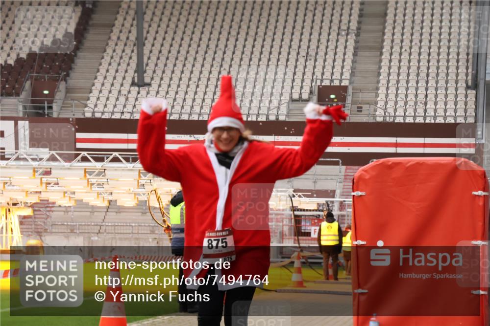 08.12.2024 - St. Pauli X-Mass-Run No. 14 Yannick Fuchs http://msf.ph/oto/7494764 08.12.2024 10:54:25 Ziel 2232 meine-sportfotos.de