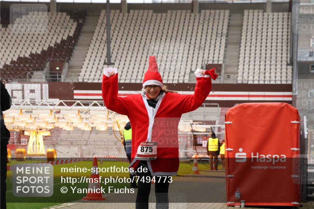 08.12.2024 - St. Pauli X-Mass-Run No. 14 Yannick Fuchs http://msf.ph/oto/7494773 08.12.2024 10:54:25 Ziel 2232 meine-sportfotos.de