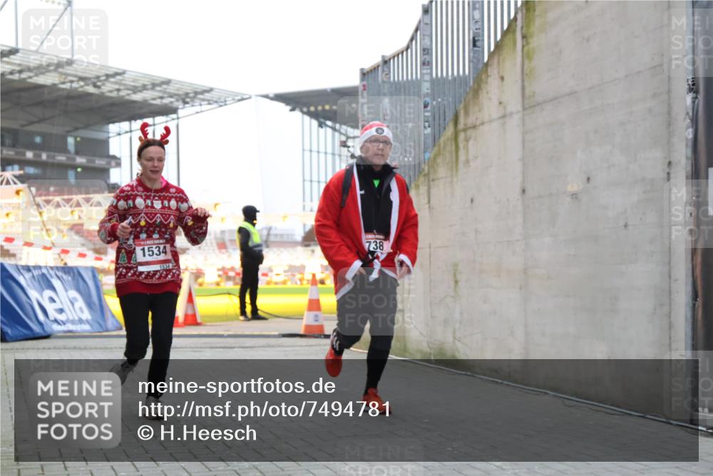 08.12.2024 - St. Pauli X-Mass-Run No. 14 H.Heesch http://msf.ph/oto/7494781 08.12.2024 09:59:26 Ziel 738, 1534, 2983, 738, 1202, 1534, 1802, 1874, 3293 meine-sportfotos.de