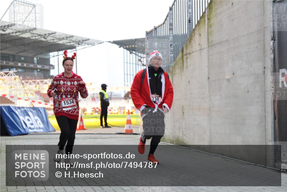 08.12.2024 - St. Pauli X-Mass-Run No. 14 H.Heesch http://msf.ph/oto/7494787 08.12.2024 09:59:26 Ziel 738, 1534, 2983, 738, 1202, 1534, 1802, 1874, 3293 meine-sportfotos.de