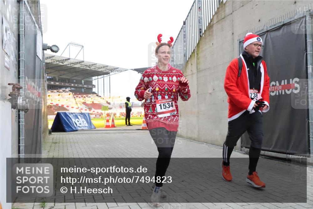08.12.2024 - St. Pauli X-Mass-Run No. 14 H.Heesch http://msf.ph/oto/7494823 08.12.2024 09:59:27 Ziel 738, 1534, 2983, 738, 1202, 1534, 1802, 1874, 3293 meine-sportfotos.de
