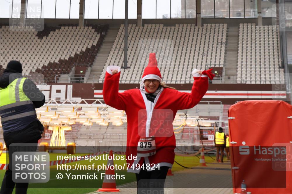 08.12.2024 - St. Pauli X-Mass-Run No. 14 Yannick Fuchs http://msf.ph/oto/7494824 08.12.2024 10:54:26 Ziel 2232 meine-sportfotos.de