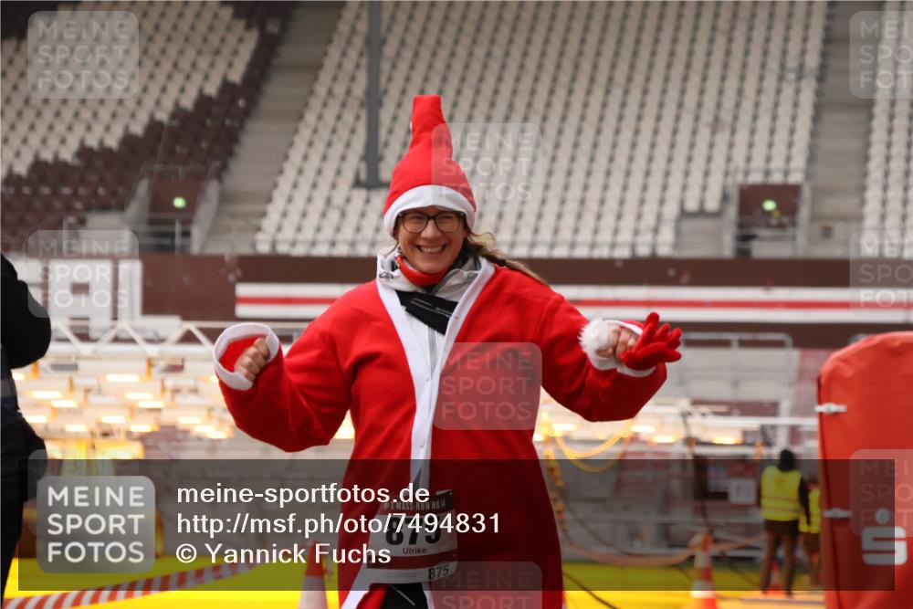 08.12.2024 - St. Pauli X-Mass-Run No. 14 Yannick Fuchs http://msf.ph/oto/7494831 08.12.2024 10:54:27 Ziel 2232 meine-sportfotos.de