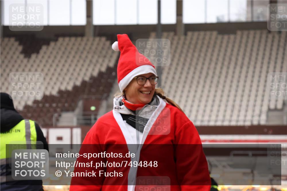 08.12.2024 - St. Pauli X-Mass-Run No. 14 Yannick Fuchs http://msf.ph/oto/7494848 08.12.2024 10:54:28 Ziel 2232 meine-sportfotos.de
