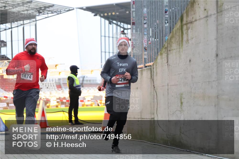 08.12.2024 - St. Pauli X-Mass-Run No. 14 H.Heesch http://msf.ph/oto/7494856 08.12.2024 09:59:30 Ziel 738, 1534, 2983, 3293, 1202, 1802, 1874, 3293 meine-sportfotos.de