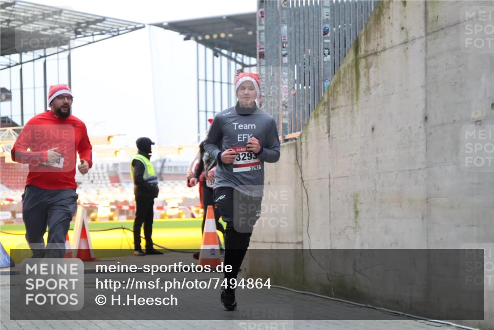 08.12.2024 - St. Pauli X-Mass-Run No. 14 H.Heesch http://msf.ph/oto/7494864 08.12.2024 09:59:30 Ziel 738, 1534, 2983, 3293, 1202, 1802, 1874, 3293 meine-sportfotos.de