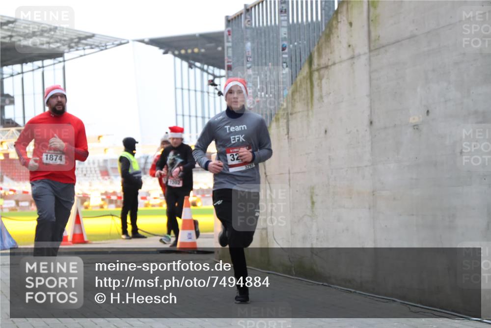 08.12.2024 - St. Pauli X-Mass-Run No. 14 H.Heesch http://msf.ph/oto/7494884 08.12.2024 09:59:30 Ziel 738, 1534, 2983, 3293, 1202, 1802, 1874, 3293 meine-sportfotos.de