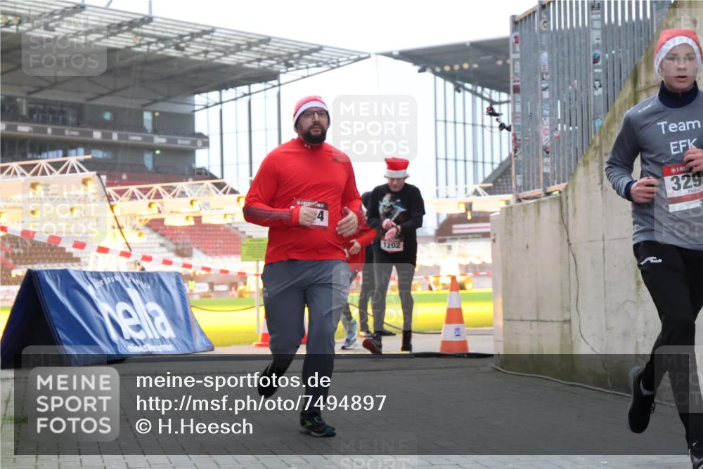 08.12.2024 - St. Pauli X-Mass-Run No. 14 H.Heesch http://msf.ph/oto/7494897 08.12.2024 09:59:30 Ziel 738, 1534, 2983, 3293, 1202, 1802, 1874, 3293 meine-sportfotos.de
