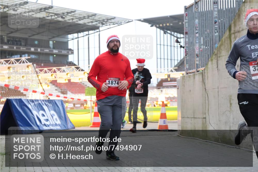 08.12.2024 - St. Pauli X-Mass-Run No. 14 H.Heesch http://msf.ph/oto/7494907 08.12.2024 09:59:31 Ziel 738, 1534, 1874, 2983, 3293, 1202, 1802, 1874, 3293 meine-sportfotos.de
