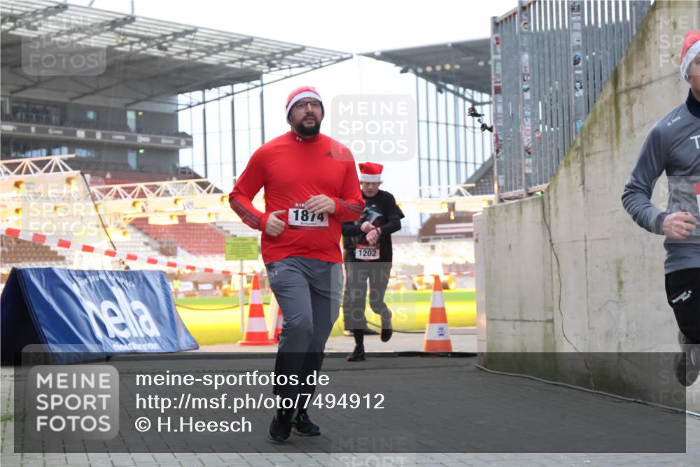 08.12.2024 - St. Pauli X-Mass-Run No. 14 H.Heesch http://msf.ph/oto/7494912 08.12.2024 09:59:31 Ziel 738, 1534, 1874, 2983, 3293, 1202, 1802, 1874, 3293 meine-sportfotos.de
