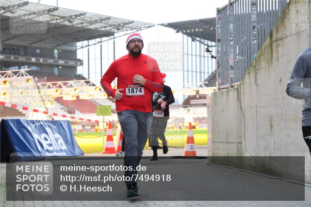 08.12.2024 - St. Pauli X-Mass-Run No. 14 H.Heesch http://msf.ph/oto/7494918 08.12.2024 09:59:31 Ziel 738, 1534, 1874, 2983, 3293, 1202, 1802, 1874, 3293 meine-sportfotos.de