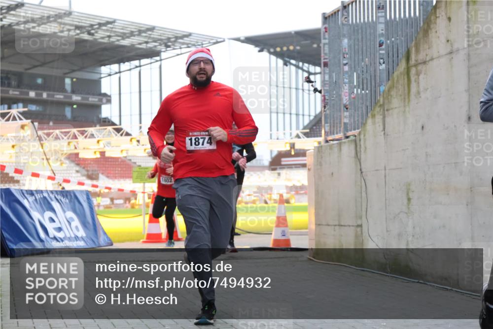 08.12.2024 - St. Pauli X-Mass-Run No. 14 H.Heesch http://msf.ph/oto/7494932 08.12.2024 09:59:31 Ziel 738, 1534, 1874, 2983, 3293, 1202, 1802, 1874, 3293 meine-sportfotos.de