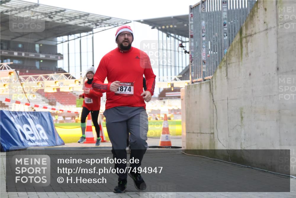 08.12.2024 - St. Pauli X-Mass-Run No. 14 H.Heesch http://msf.ph/oto/7494947 08.12.2024 09:59:31 Ziel 738, 1534, 1874, 2983, 3293, 1202, 1802, 1874, 3293 meine-sportfotos.de