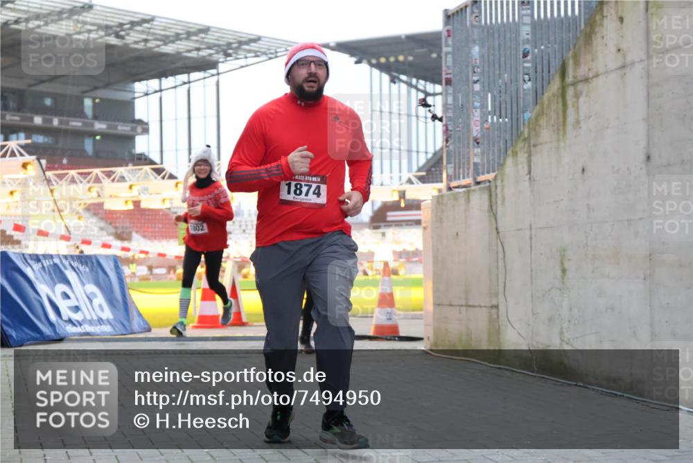 08.12.2024 - St. Pauli X-Mass-Run No. 14 H.Heesch http://msf.ph/oto/7494950 08.12.2024 09:59:31 Ziel 738, 1534, 1874, 2983, 3293, 1202, 1802, 1874, 3293 meine-sportfotos.de