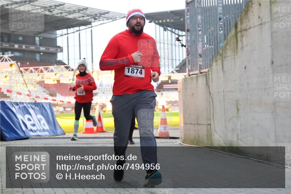 08.12.2024 - St. Pauli X-Mass-Run No. 14 H.Heesch http://msf.ph/oto/7494956 08.12.2024 09:59:31 Ziel 738, 1534, 1874, 2983, 3293, 1202, 1802, 1874, 3293 meine-sportfotos.de