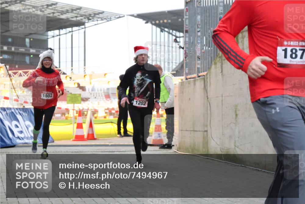 08.12.2024 - St. Pauli X-Mass-Run No. 14 H.Heesch http://msf.ph/oto/7494967 08.12.2024 09:59:32 Ziel 738, 1534, 1874, 2983, 3293, 1202, 1802, 1874, 3293 meine-sportfotos.de