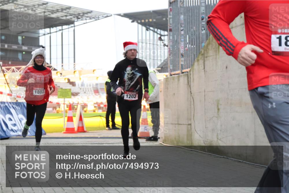 08.12.2024 - St. Pauli X-Mass-Run No. 14 H.Heesch http://msf.ph/oto/7494973 08.12.2024 09:59:32 Ziel 738, 1534, 1874, 2983, 3293, 1202, 1802, 1874, 3293 meine-sportfotos.de