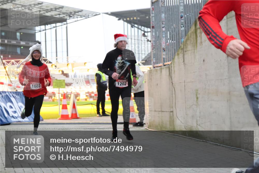 08.12.2024 - St. Pauli X-Mass-Run No. 14 H.Heesch http://msf.ph/oto/7494979 08.12.2024 09:59:32 Ziel 738, 1534, 1874, 2983, 3293, 1202, 1802, 1874, 3293 meine-sportfotos.de