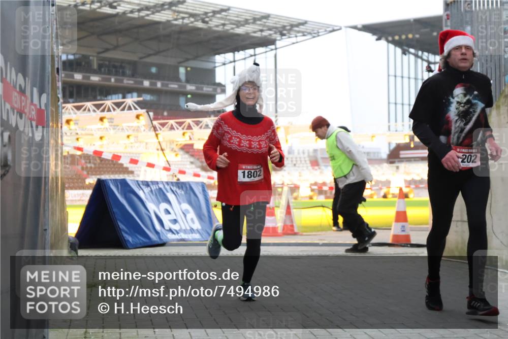 08.12.2024 - St. Pauli X-Mass-Run No. 14 H.Heesch http://msf.ph/oto/7494986 08.12.2024 09:59:33 Ziel 738, 1534, 1874, 2983, 3293, 1202, 1802, 1874 meine-sportfotos.de