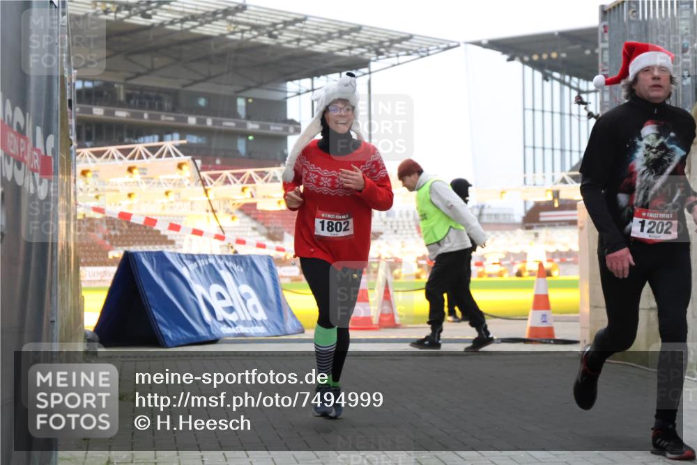 08.12.2024 - St. Pauli X-Mass-Run No. 14 H.Heesch http://msf.ph/oto/7494999 08.12.2024 09:59:33 Ziel 738, 1534, 1874, 2983, 3293, 1202, 1802, 1874 meine-sportfotos.de