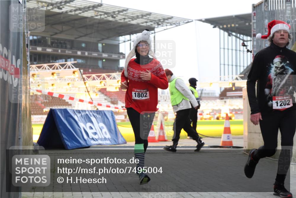 08.12.2024 - St. Pauli X-Mass-Run No. 14 H.Heesch http://msf.ph/oto/7495004 08.12.2024 09:59:33 Ziel 738, 1534, 1874, 2983, 3293, 1202, 1802, 1874 meine-sportfotos.de