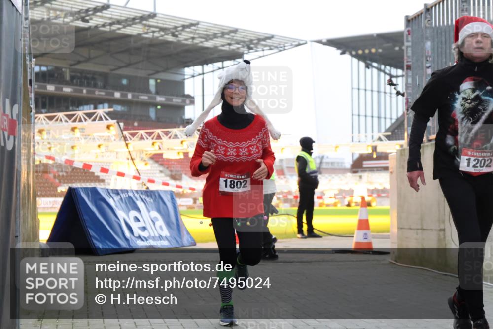 08.12.2024 - St. Pauli X-Mass-Run No. 14 H.Heesch http://msf.ph/oto/7495024 08.12.2024 09:59:33 Ziel 738, 1534, 1874, 2983, 3293, 1202, 1802, 1874 meine-sportfotos.de