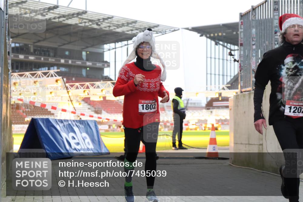 08.12.2024 - St. Pauli X-Mass-Run No. 14 H.Heesch http://msf.ph/oto/7495039 08.12.2024 09:59:34 Ziel 738, 1202, 1534, 1802, 1874, 2983, 3293, 1202, 1802 meine-sportfotos.de