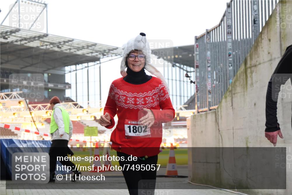 08.12.2024 - St. Pauli X-Mass-Run No. 14 H.Heesch http://msf.ph/oto/7495057 08.12.2024 09:59:34 Ziel 738, 1202, 1534, 1802, 1874, 2983, 3293, 1202, 1802 meine-sportfotos.de