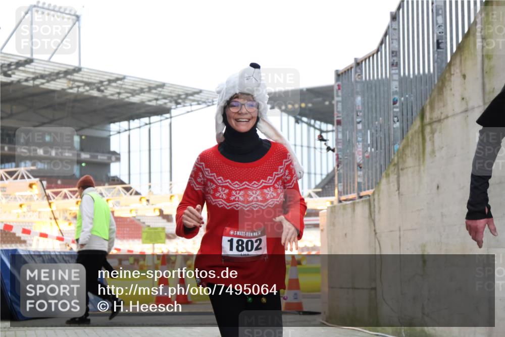 08.12.2024 - St. Pauli X-Mass-Run No. 14 H.Heesch http://msf.ph/oto/7495064 08.12.2024 09:59:34 Ziel 738, 1202, 1534, 1802, 1874, 2983, 3293, 1202, 1802 meine-sportfotos.de
