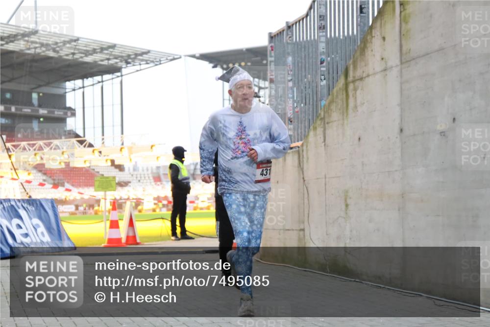 08.12.2024 - St. Pauli X-Mass-Run No. 14 H.Heesch http://msf.ph/oto/7495085 08.12.2024 09:59:44 Ziel 431, 1202, 1802, 1874, 3293, 431, 2746, 2762, 3156, 3157 meine-sportfotos.de