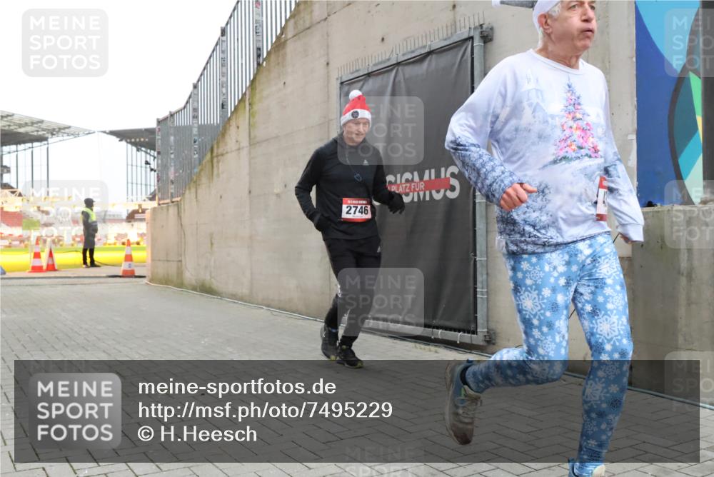 08.12.2024 - St. Pauli X-Mass-Run No. 14 H.Heesch http://msf.ph/oto/7495229 08.12.2024 09:59:46 Ziel 431, 1202, 1802, 2746, 190, 431, 2746, 2762, 3156, 3157 meine-sportfotos.de