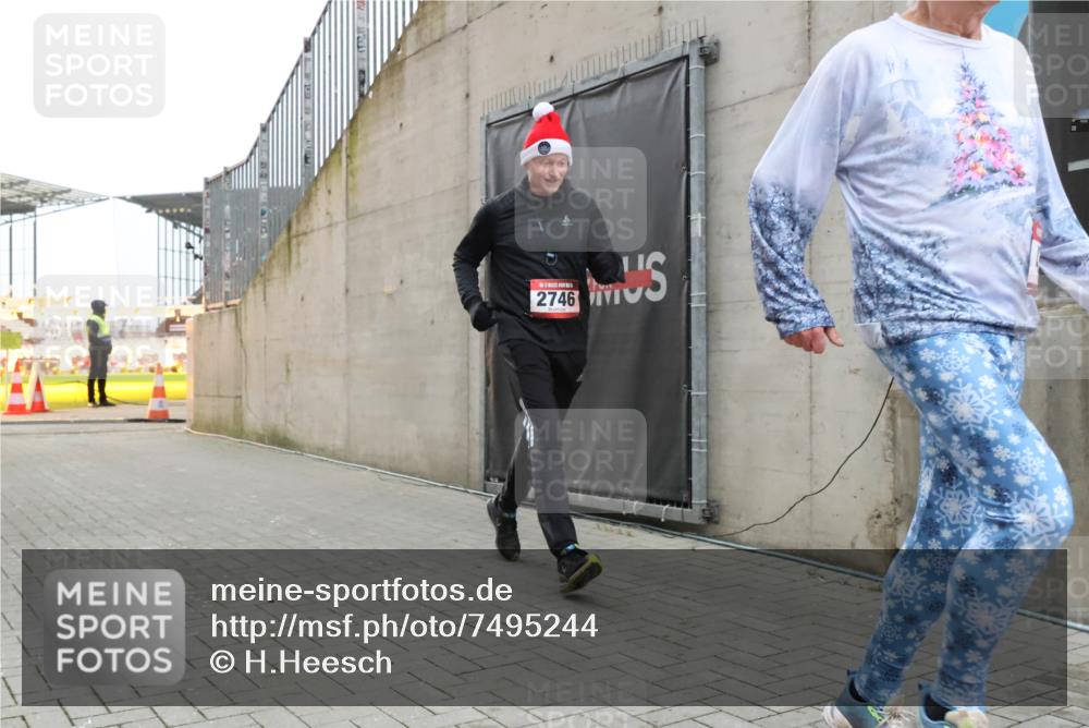 08.12.2024 - St. Pauli X-Mass-Run No. 14 H.Heesch http://msf.ph/oto/7495244 08.12.2024 09:59:46 Ziel 431, 1202, 1802, 2746, 190, 431, 2746, 2762, 3156, 3157 meine-sportfotos.de