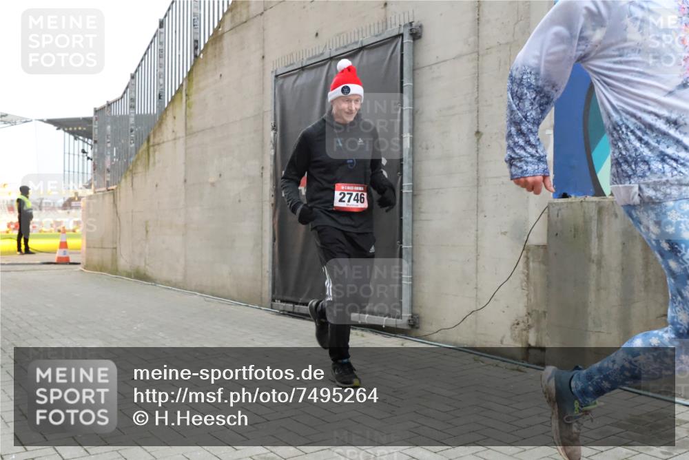 08.12.2024 - St. Pauli X-Mass-Run No. 14 H.Heesch http://msf.ph/oto/7495264 08.12.2024 09:59:46 Ziel 431, 1202, 1802, 2746, 190, 431, 2746, 2762, 3156, 3157 meine-sportfotos.de