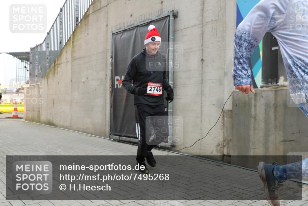 08.12.2024 - St. Pauli X-Mass-Run No. 14 H.Heesch http://msf.ph/oto/7495268 08.12.2024 09:59:46 Ziel 431, 1202, 1802, 2746, 190, 431, 2746, 2762, 3156, 3157 meine-sportfotos.de