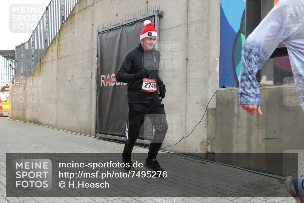 08.12.2024 - St. Pauli X-Mass-Run No. 14 H.Heesch http://msf.ph/oto/7495276 08.12.2024 09:59:46 Ziel 431, 1202, 1802, 2746, 190, 431, 2746, 2762, 3156, 3157 meine-sportfotos.de