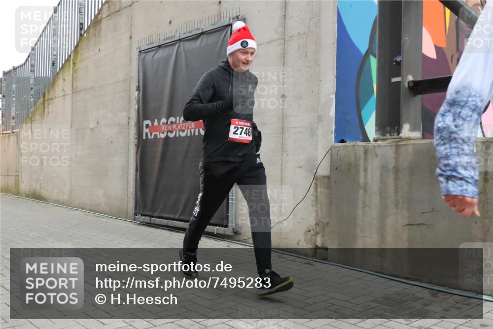 08.12.2024 - St. Pauli X-Mass-Run No. 14 H.Heesch http://msf.ph/oto/7495283 08.12.2024 09:59:46 Ziel 431, 1202, 1802, 2746, 190, 431, 2746, 2762, 3156, 3157 meine-sportfotos.de