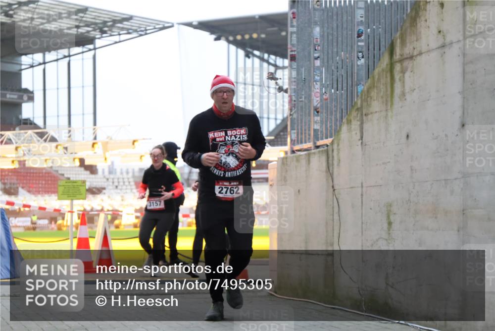 08.12.2024 - St. Pauli X-Mass-Run No. 14 H.Heesch http://msf.ph/oto/7495305 08.12.2024 09:59:49 Ziel 431, 2746, 190, 2762, 3156, 3157 meine-sportfotos.de