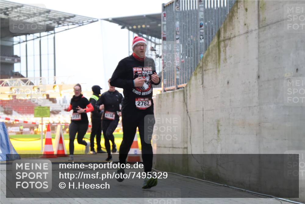 08.12.2024 - St. Pauli X-Mass-Run No. 14 H.Heesch http://msf.ph/oto/7495329 08.12.2024 09:59:49 Ziel 431, 2746, 190, 2762, 3156, 3157 meine-sportfotos.de