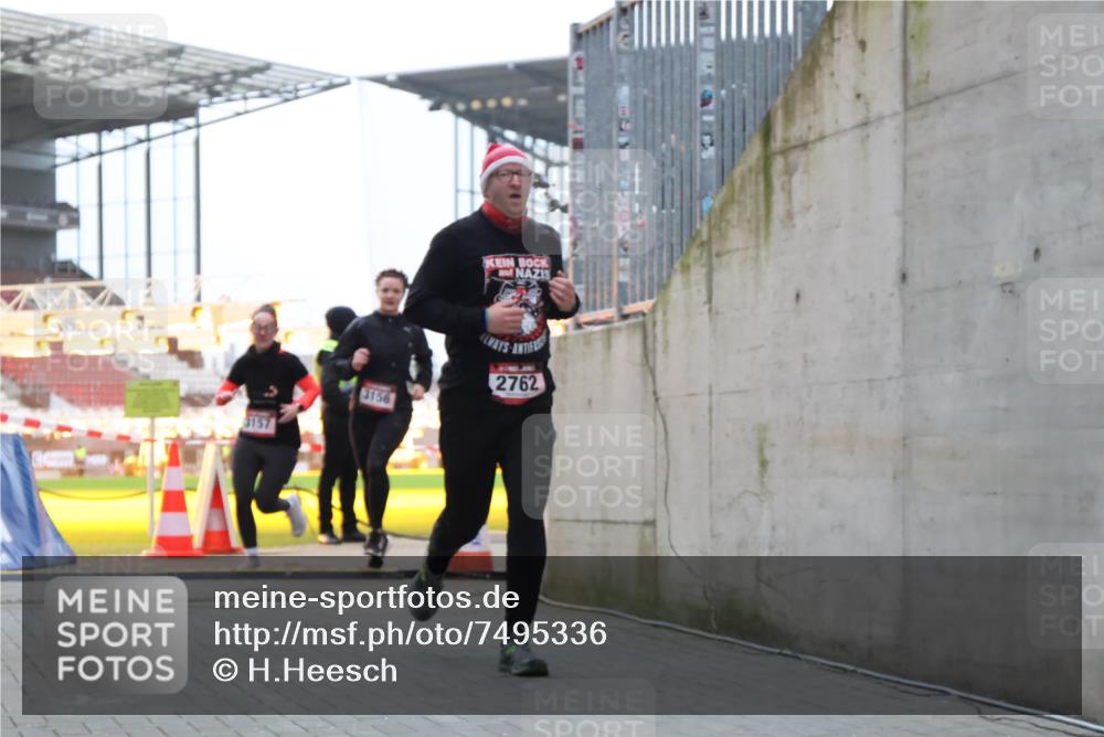 08.12.2024 - St. Pauli X-Mass-Run No. 14 H.Heesch http://msf.ph/oto/7495336 08.12.2024 09:59:49 Ziel 431, 2746, 190, 2762, 3156, 3157 meine-sportfotos.de