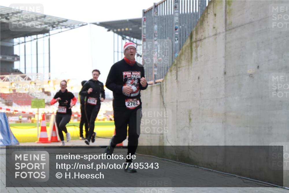 08.12.2024 - St. Pauli X-Mass-Run No. 14 H.Heesch http://msf.ph/oto/7495343 08.12.2024 09:59:49 Ziel 431, 2746, 190, 2762, 3156, 3157 meine-sportfotos.de