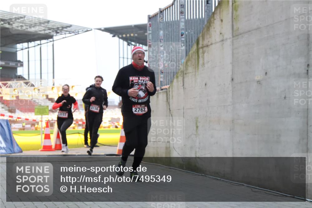 08.12.2024 - St. Pauli X-Mass-Run No. 14 H.Heesch http://msf.ph/oto/7495349 08.12.2024 09:59:49 Ziel 431, 2746, 190, 2762, 3156, 3157 meine-sportfotos.de