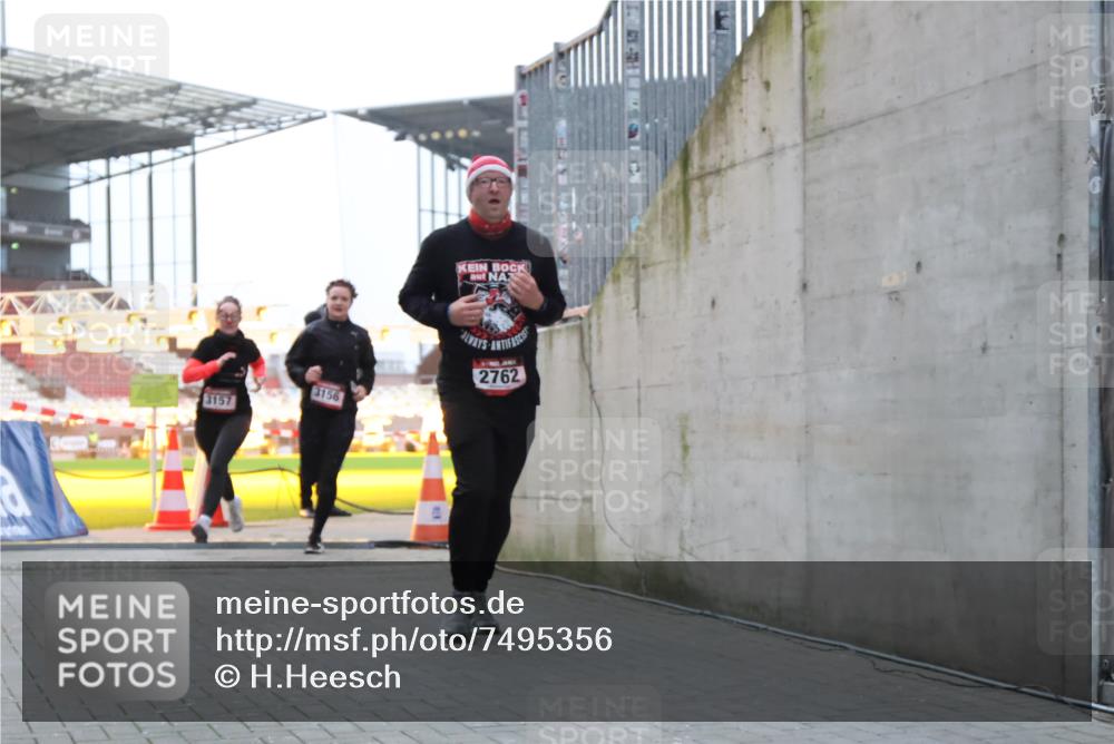 08.12.2024 - St. Pauli X-Mass-Run No. 14 H.Heesch http://msf.ph/oto/7495356 08.12.2024 09:59:49 Ziel 431, 2746, 190, 2762, 3156, 3157 meine-sportfotos.de