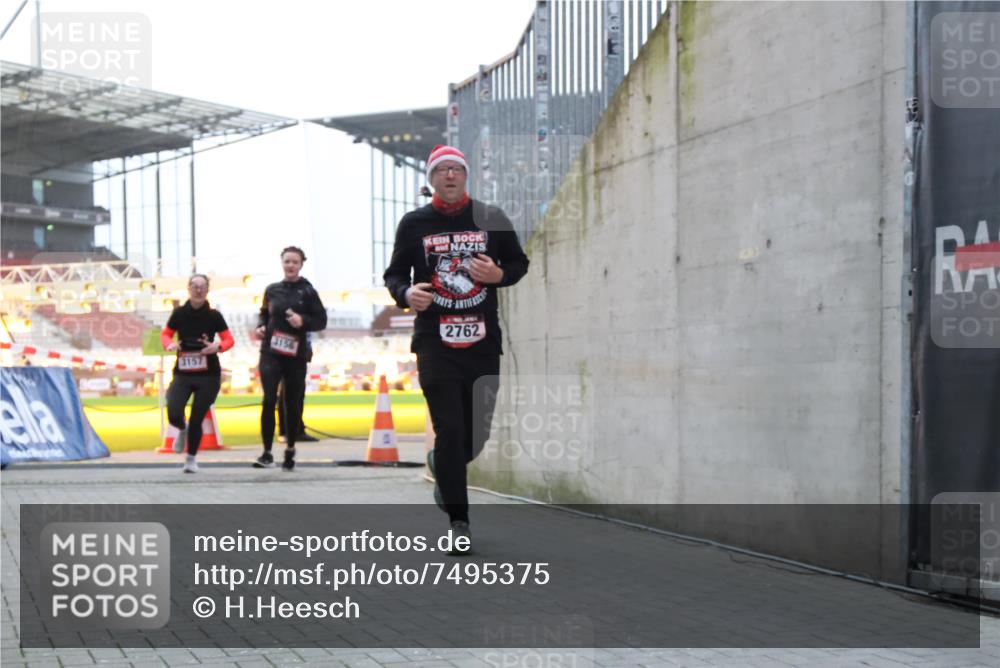 08.12.2024 - St. Pauli X-Mass-Run No. 14 H.Heesch http://msf.ph/oto/7495375 08.12.2024 09:59:49 Ziel 431, 2746, 190, 2762, 3156, 3157 meine-sportfotos.de