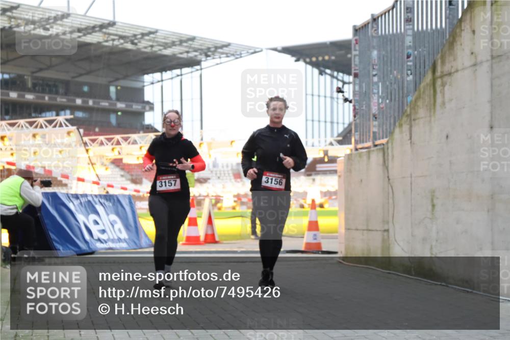 08.12.2024 - St. Pauli X-Mass-Run No. 14 H.Heesch http://msf.ph/oto/7495426 08.12.2024 09:59:51 Ziel 431, 2746, 2762, 190, 2762, 3156, 3157 meine-sportfotos.de